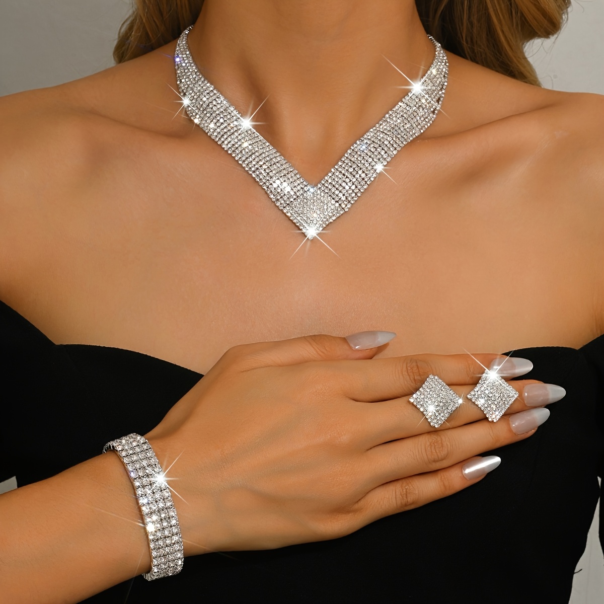 Atmospheric Elegant Women's Jewelry Set with Necklace and Earrings